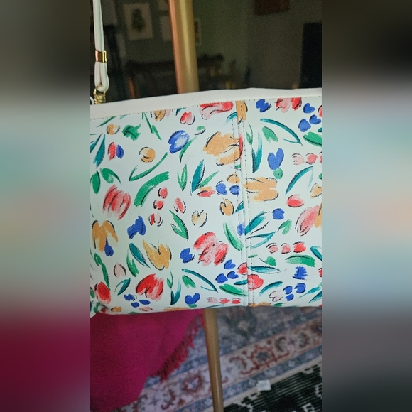 Made In USA White Leather Crossbody Bag With Multicolor Tulip Design. NWT - Picture 8 of 10